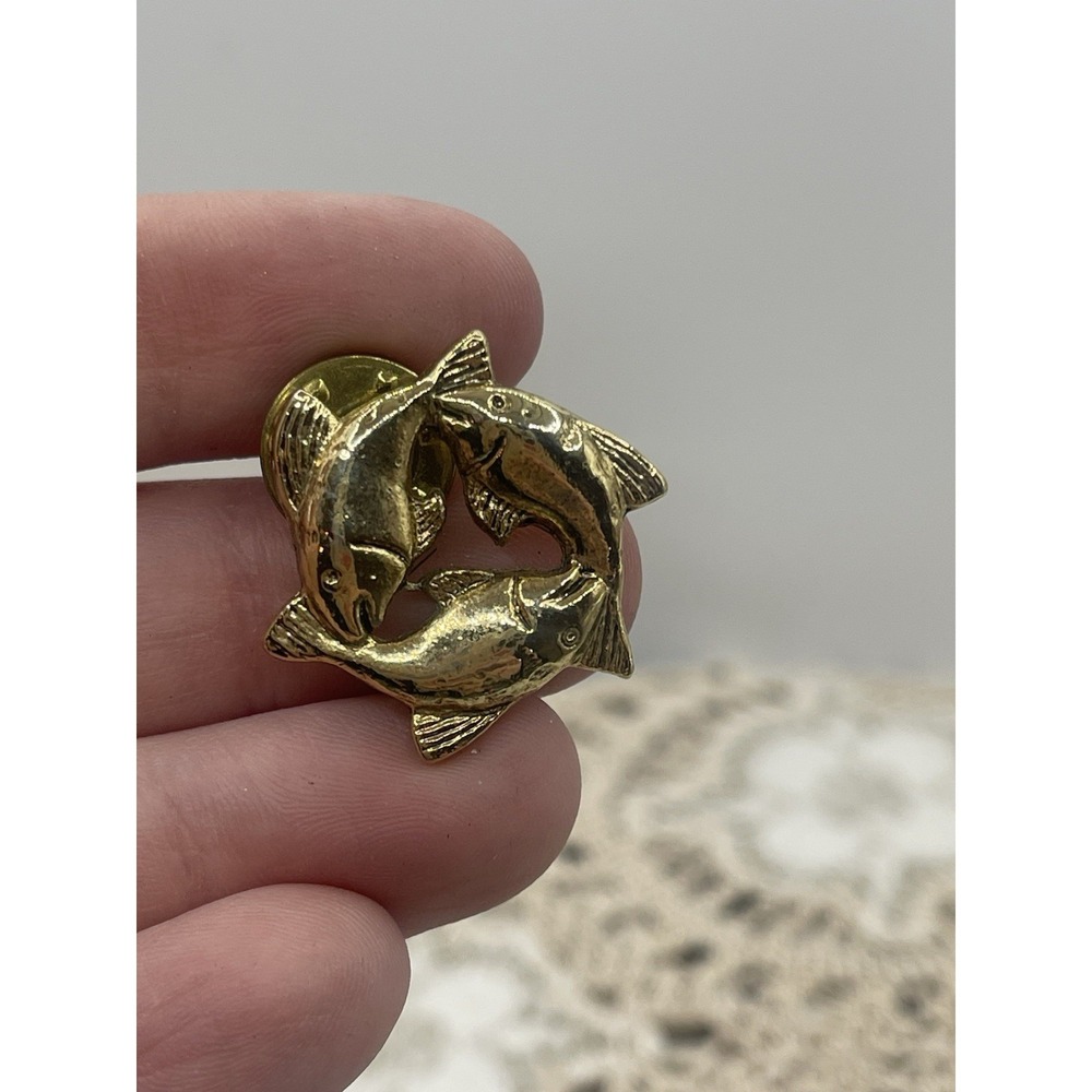 Vintage Gold Tone Triple Fish Circle Pin Pisces Zodiac Nautical Lapel Badge